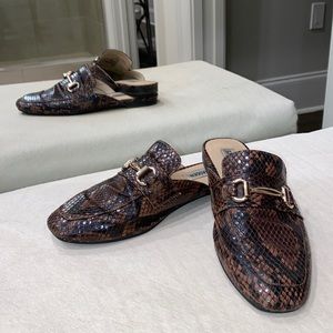 EUC- STEVE MADDEN SNAKESKIN HORSEBIT MULES